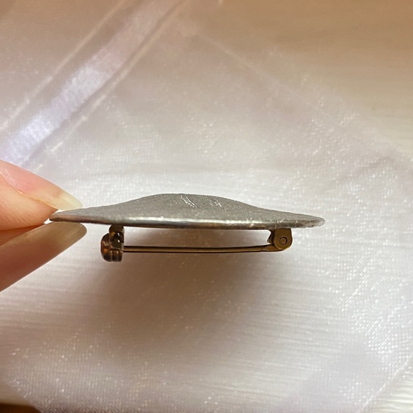 Vintage Amos Pewter Sand Dollar Brooch - Picture 3 of 3